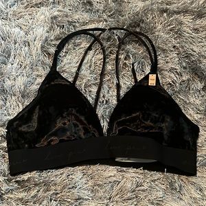 NWT Victoria’s Secret velvet black bra